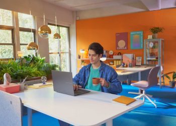 Profesional Muda, Teknologi Dewasa: Revolusi Laptop AI di Dunia Kerja