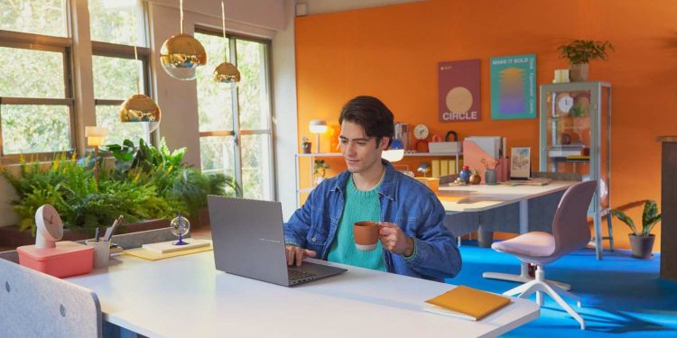 Profesional Muda, Teknologi Dewasa: Revolusi Laptop AI di Dunia Kerja